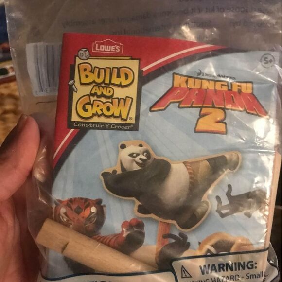 Two brand new build and grow Lowe’s kits Avengers and Kung Fu Panda 2 - Picture 2 of 5